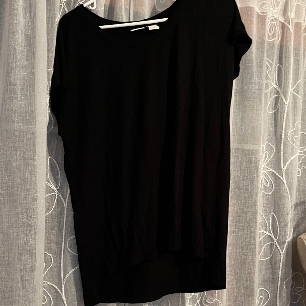 St. Tropez Elegant Black Short Sleeve Top